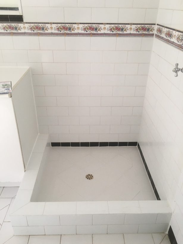 image of a white shower after renewing it